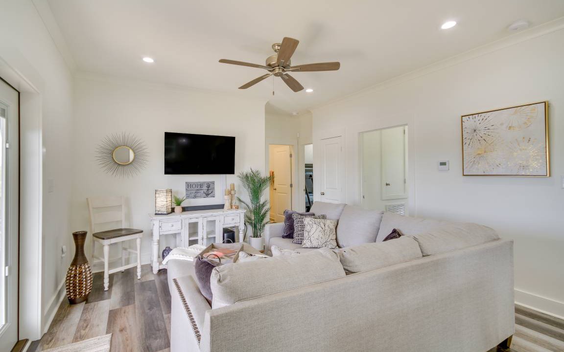 Photo of Livingroom in Henderson Point