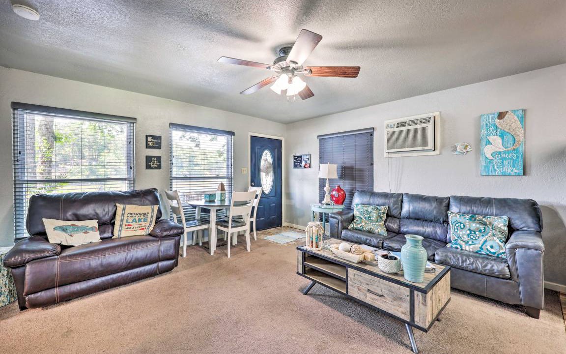 Photo of Livingroom in Mid America