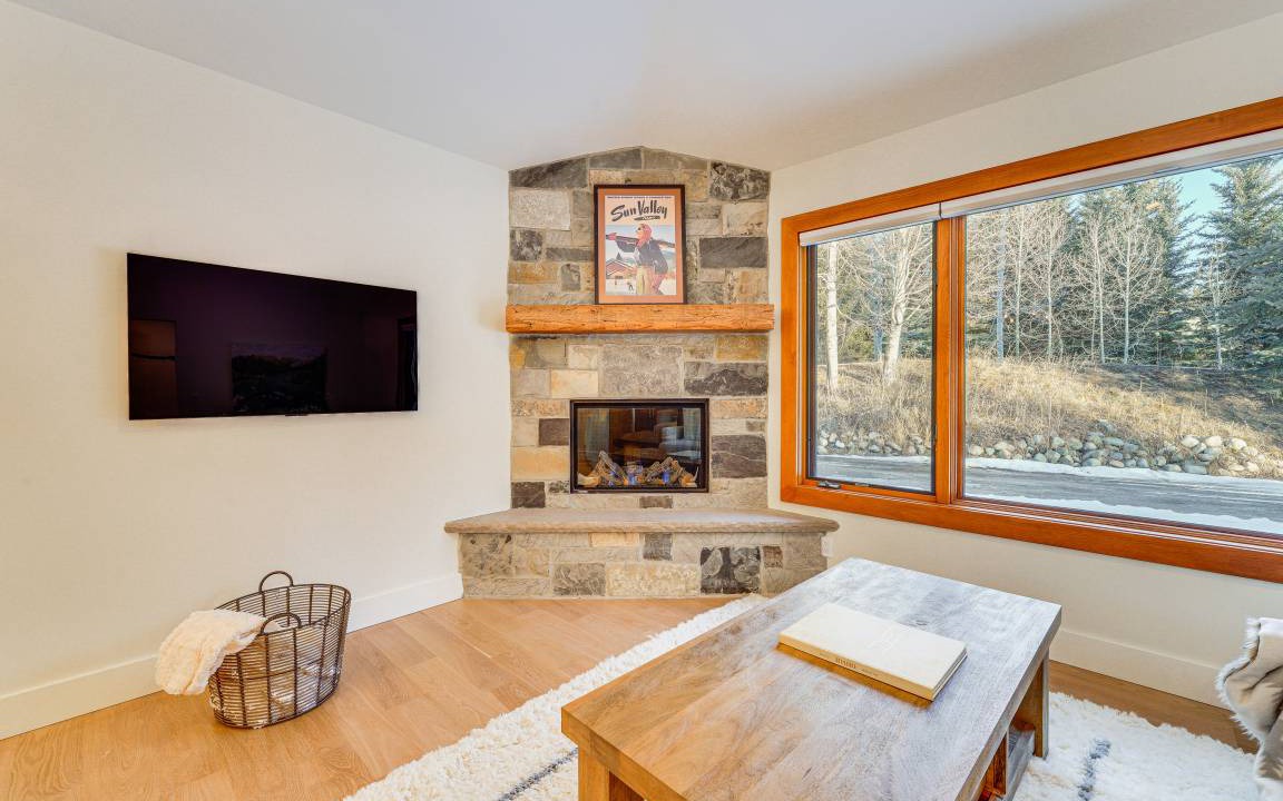 Photo of Livingroom in Hulen Meadows