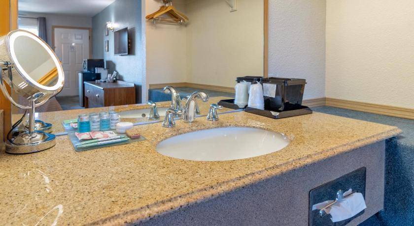 Photo of Bathroom in Garden District