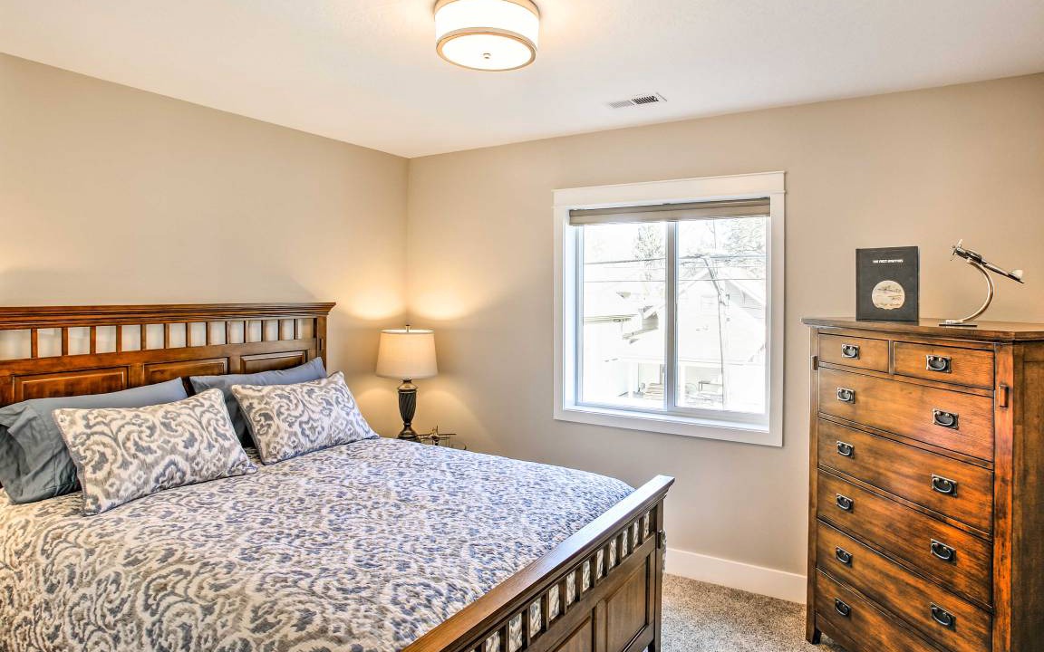 Photo of Bedroom in Garden District
