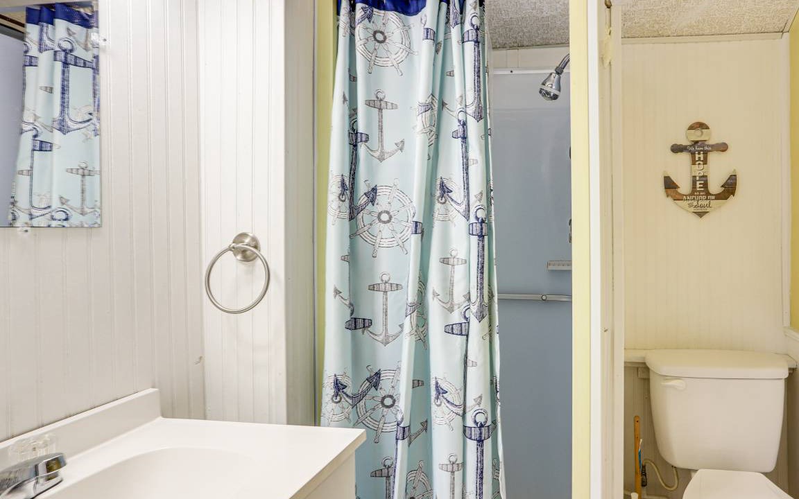 Photo of Bathroom in Lakeside