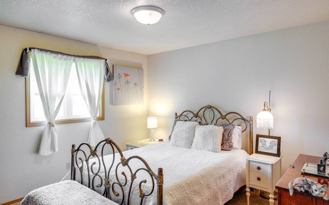 Photo of Bedroom in River Road