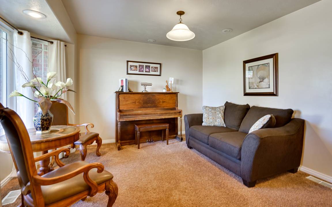 Photo of Livingroom in North Salt Lake