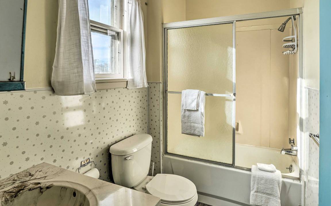 Photo of Bathroom in Hettinger