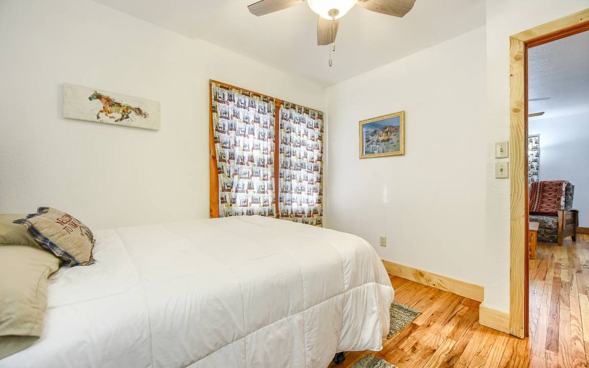 Photo of Bedroom in Lead