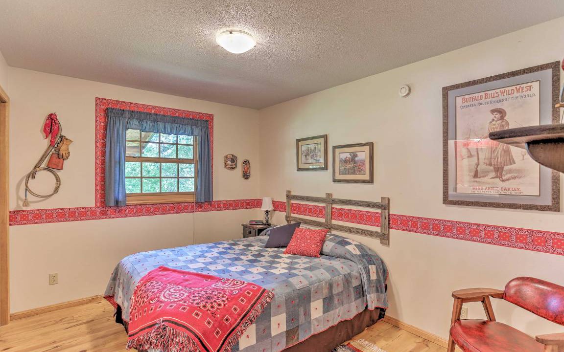 Photo of Bedroom in Lead