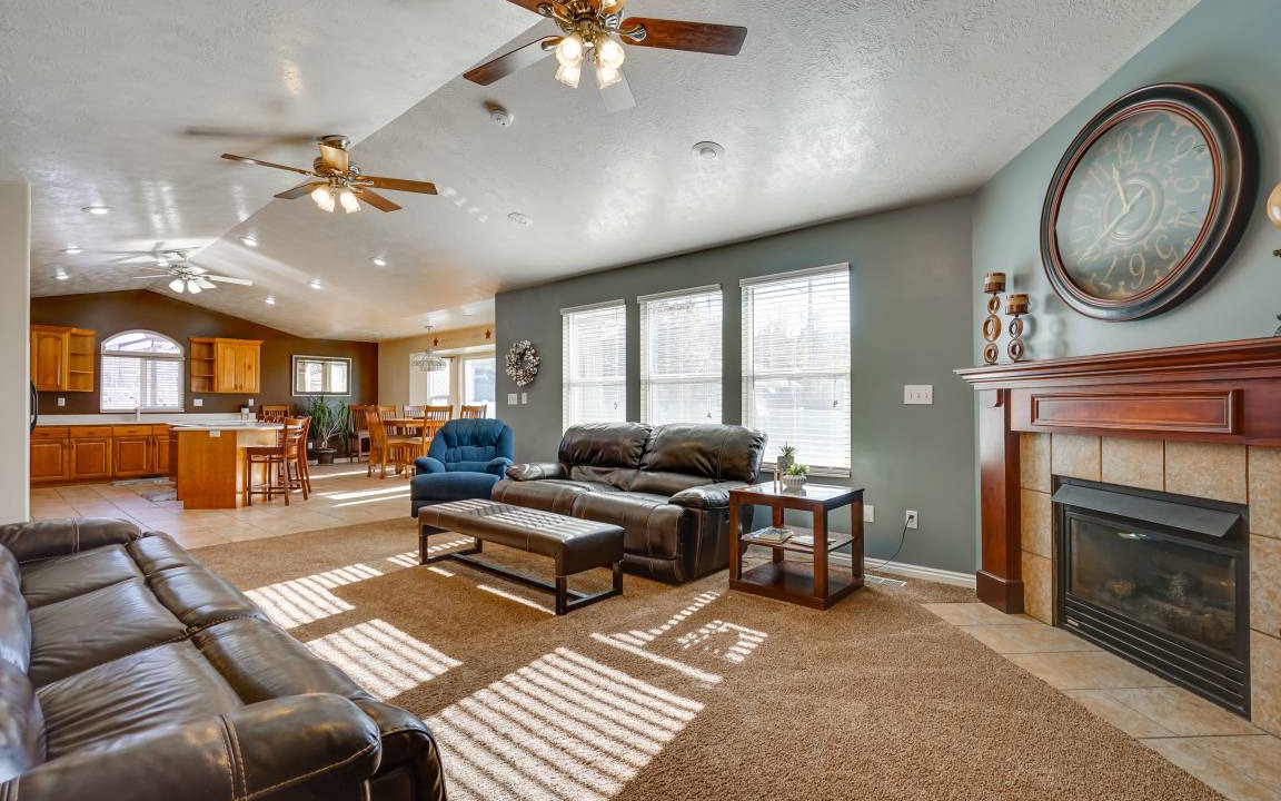Photo of Livingroom in North Salt Lake