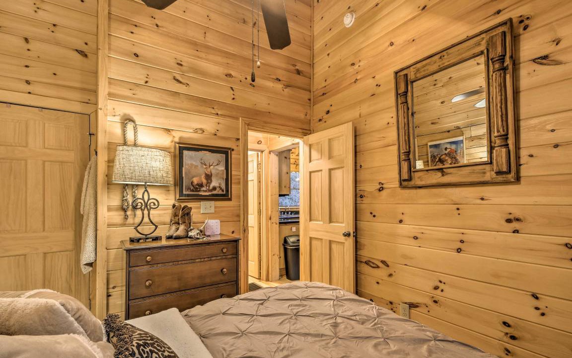 Photo of Bedroom in Cherry Log