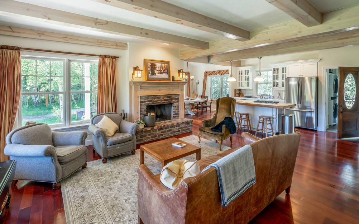 Photo of Livingroom in Uinta County