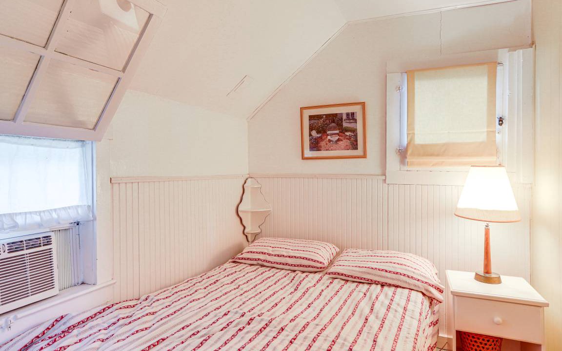 Photo of Bedroom in Lakeside