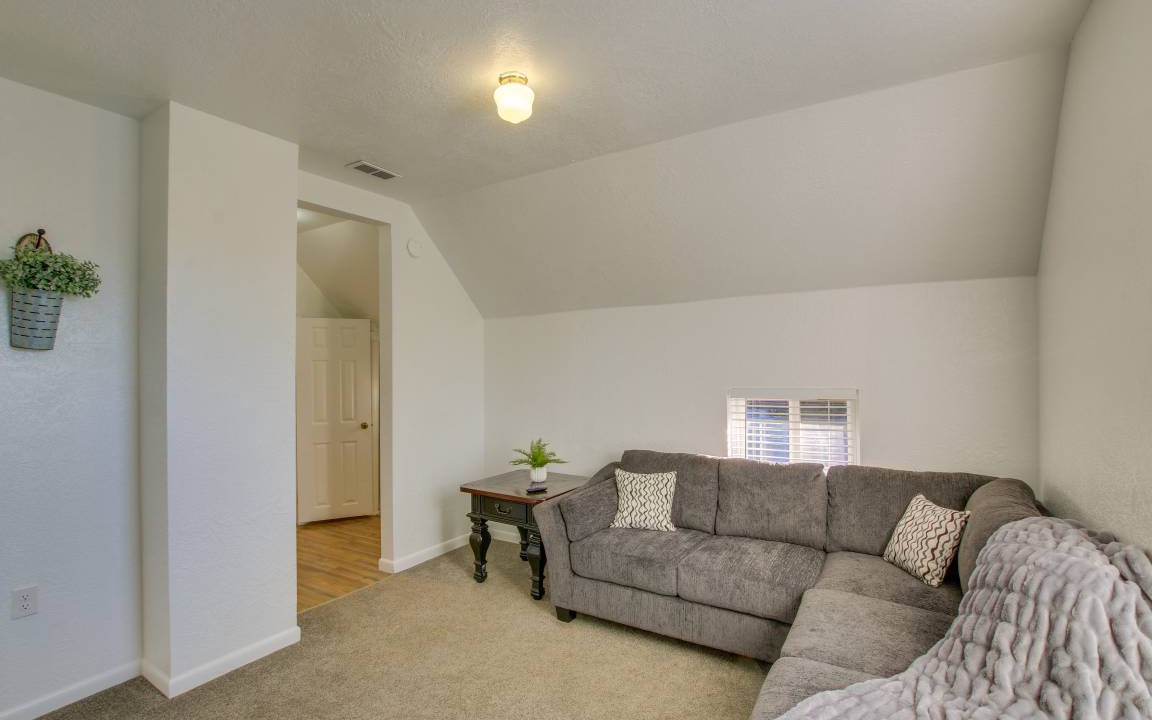 Photo of Livingroom in Logan