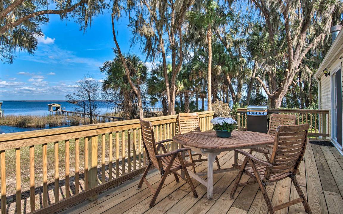 Photo of Patio Balcony in Crescent City