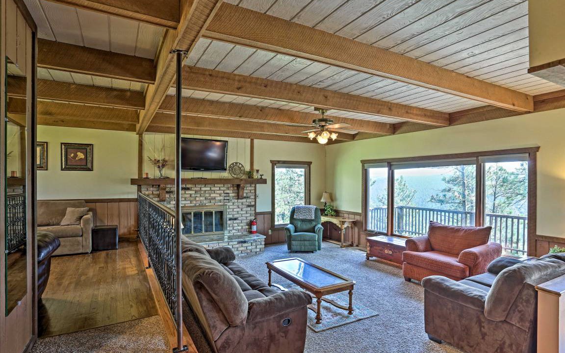 Photo of Livingroom in Colonial Pine Hills