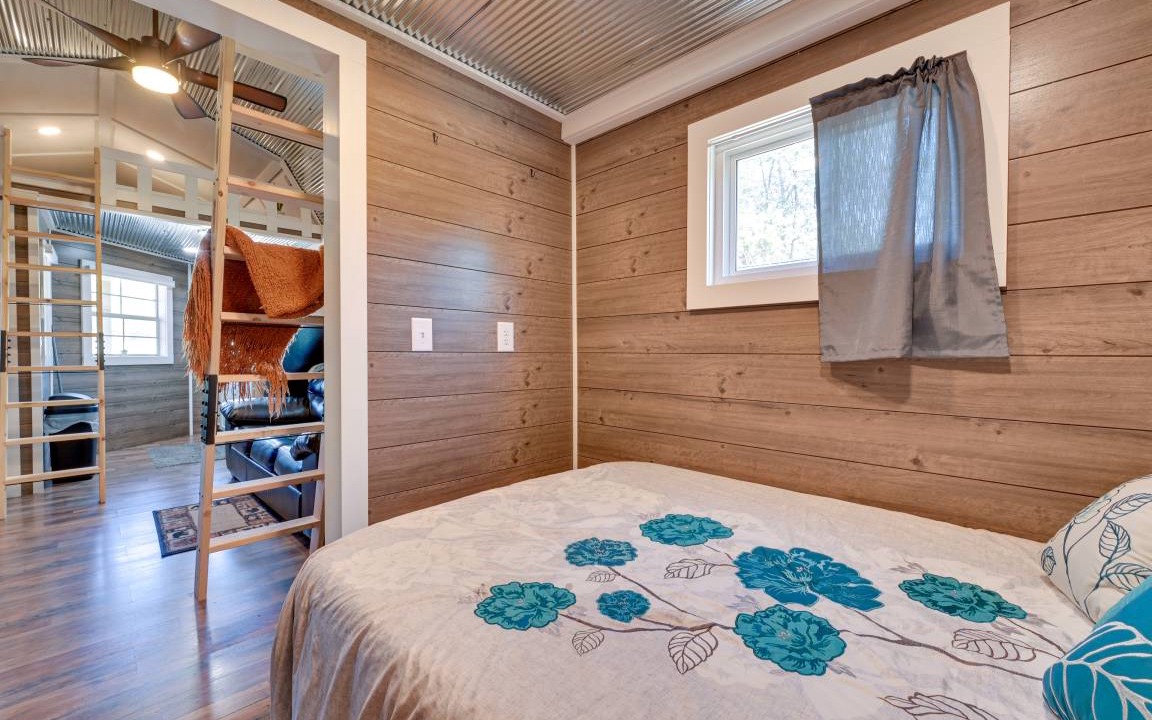 Photo of Bedroom in Austinville