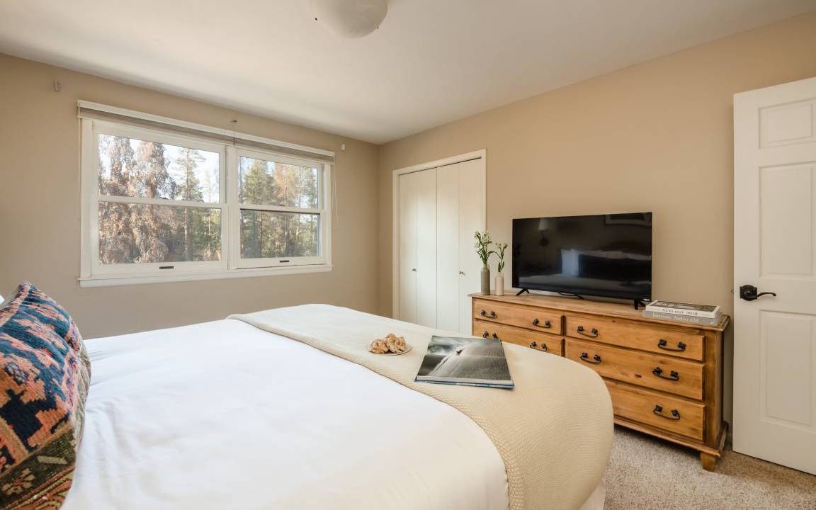 Photo of Bedroom in Four O'Clock