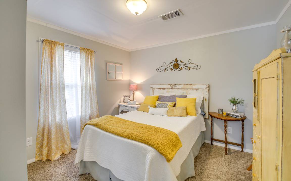 Photo of Bedroom in Mid America