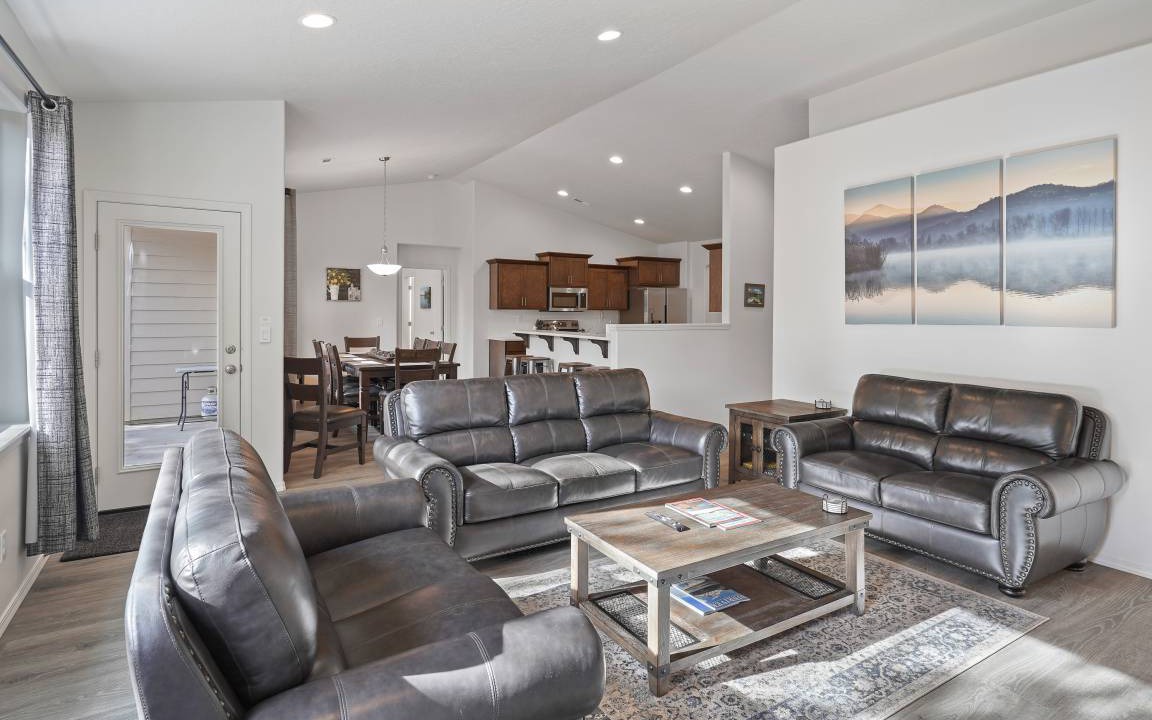 Photo of Livingroom in Oregon Water Wonderland