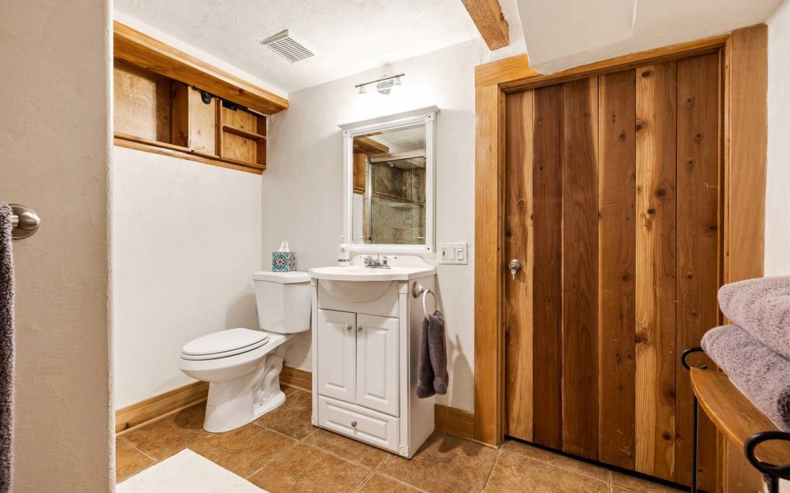 Photo of Bathroom in Central Rim