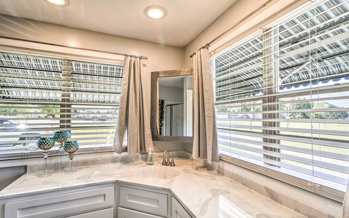 Photo of Bathroom in Lakeview