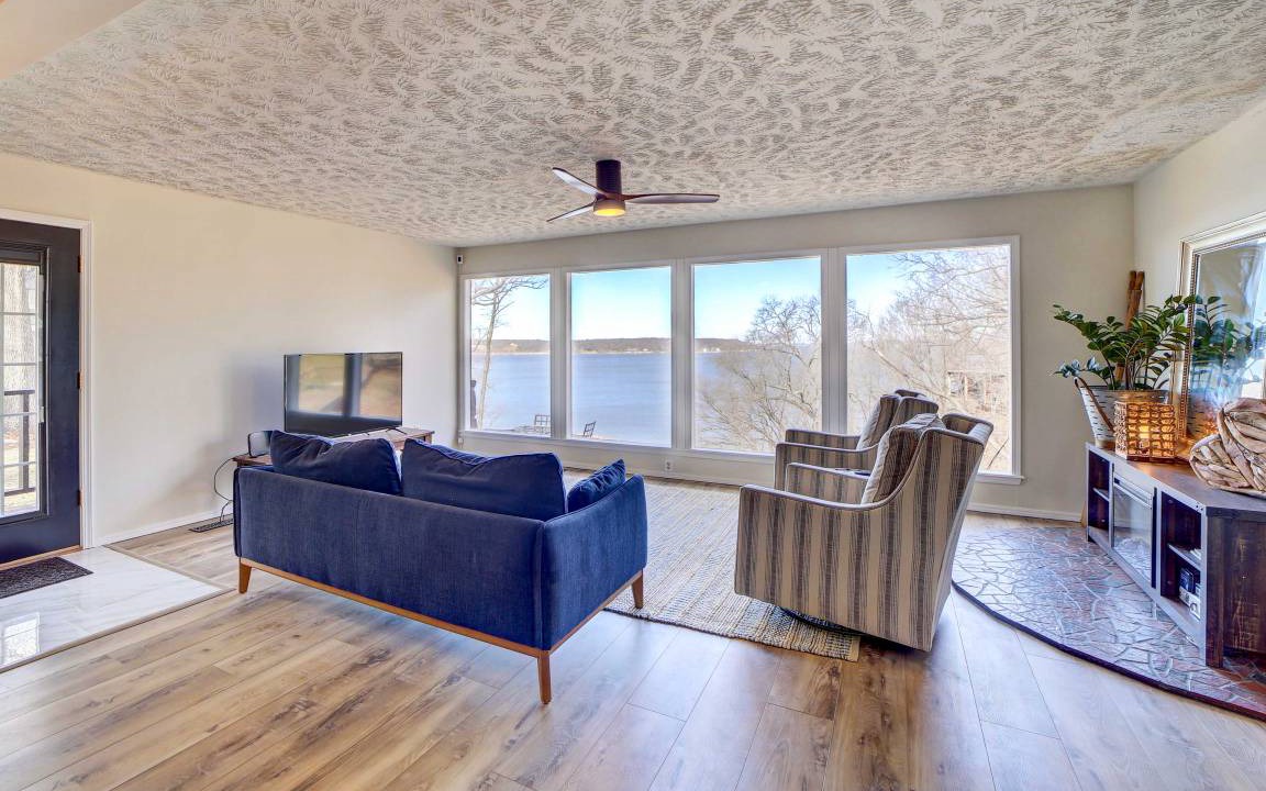 Photo of Livingroom in Locust Grove