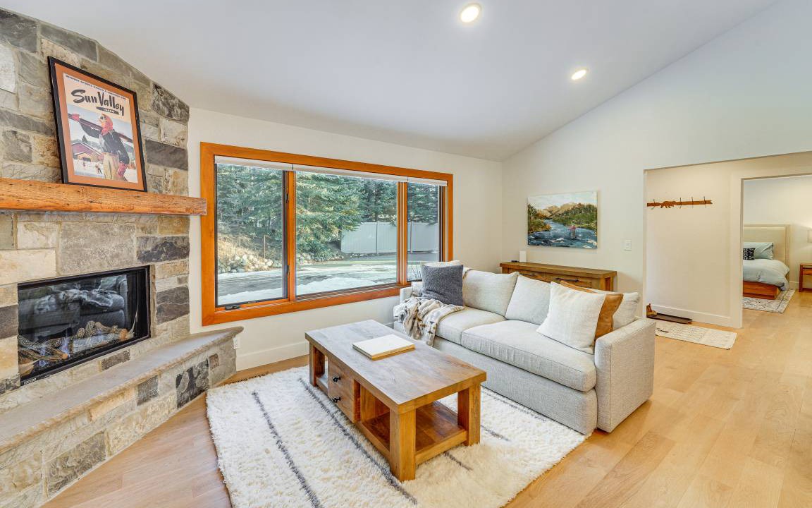 Photo of Livingroom in Hulen Meadows