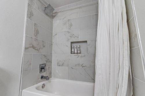 Photo of Bathroom in Seventh Ward