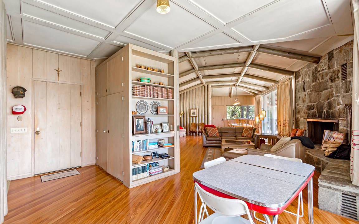Photo of Livingroom in Hayden Lake