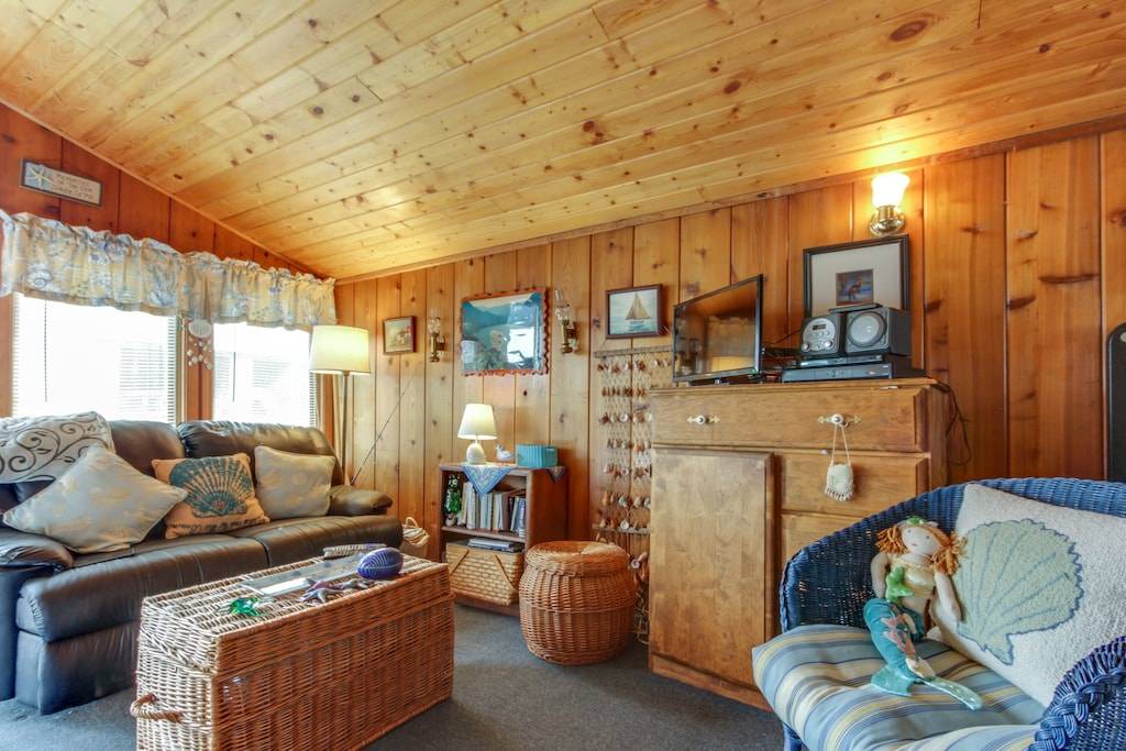 Photo of Livingroom in Bayview