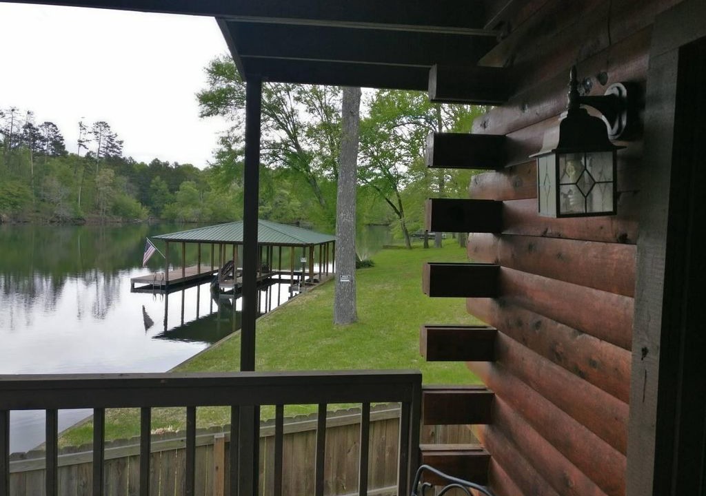 Photo of Patio Balcony in Mountain Pine