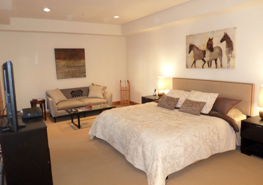 Photo of Bedroom in Elkhorn Village