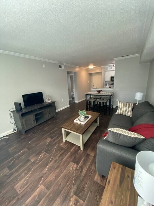 Photo of Livingroom in Braeswood Place