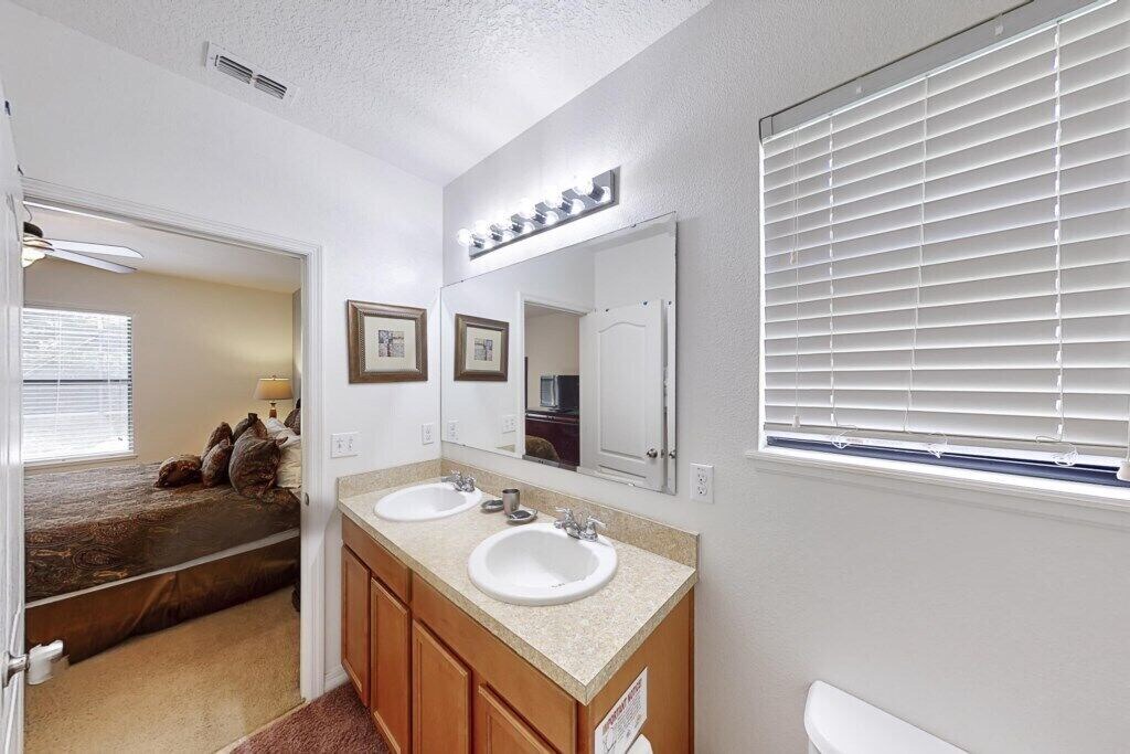 Photo of Bathroom in Cypress Pointe