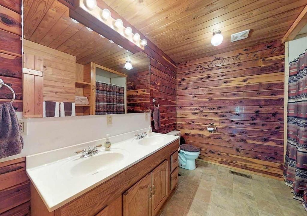 Photo of Bathroom in Mountain Pine