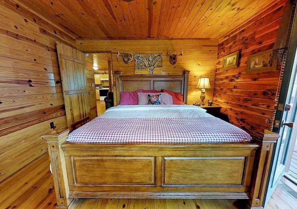 Photo of Bedroom in Mountain Pine