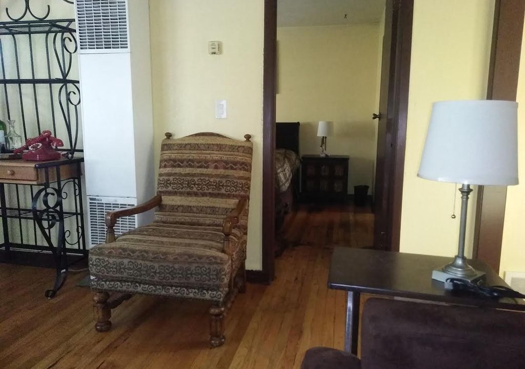 Photo of Livingroom in Depot Bench