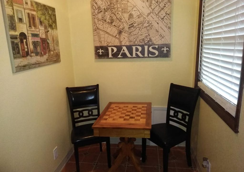 Photo of Livingroom in Depot Bench