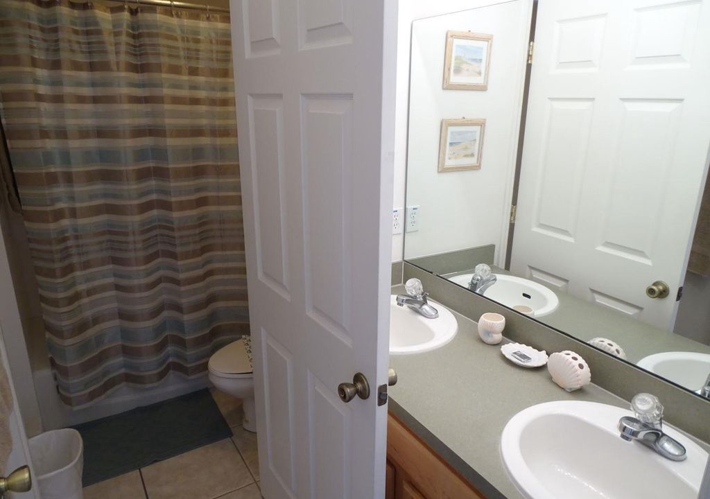 Photo of Bathroom in Bridgewater Crossing