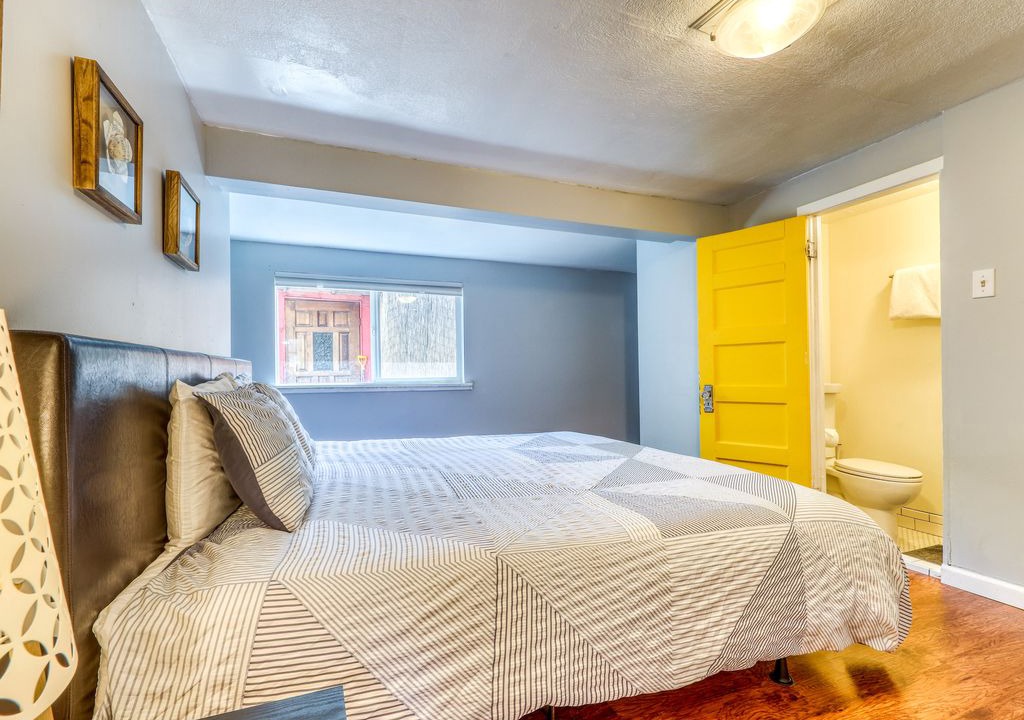 Photo of Bedroom in Depot Bench