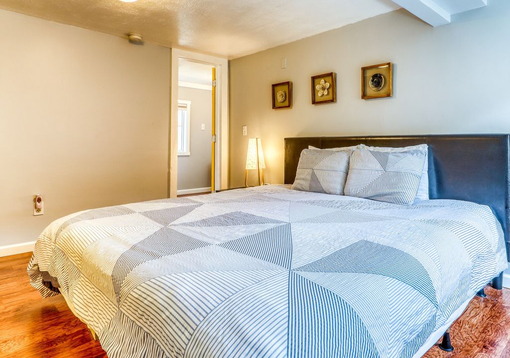 Photo of Bedroom in Depot Bench