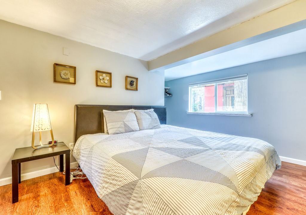 Photo of Bedroom in Depot Bench