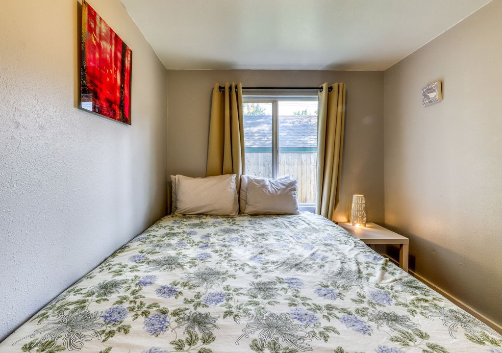 Photo of Bedroom in Depot Bench