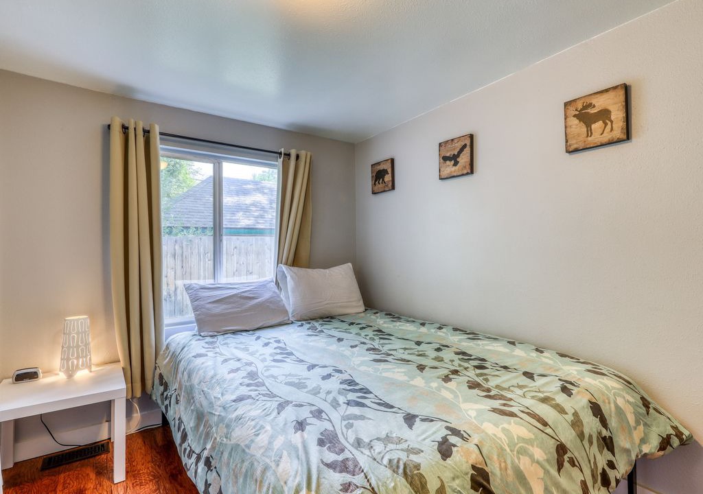 Photo of Bedroom in Depot Bench