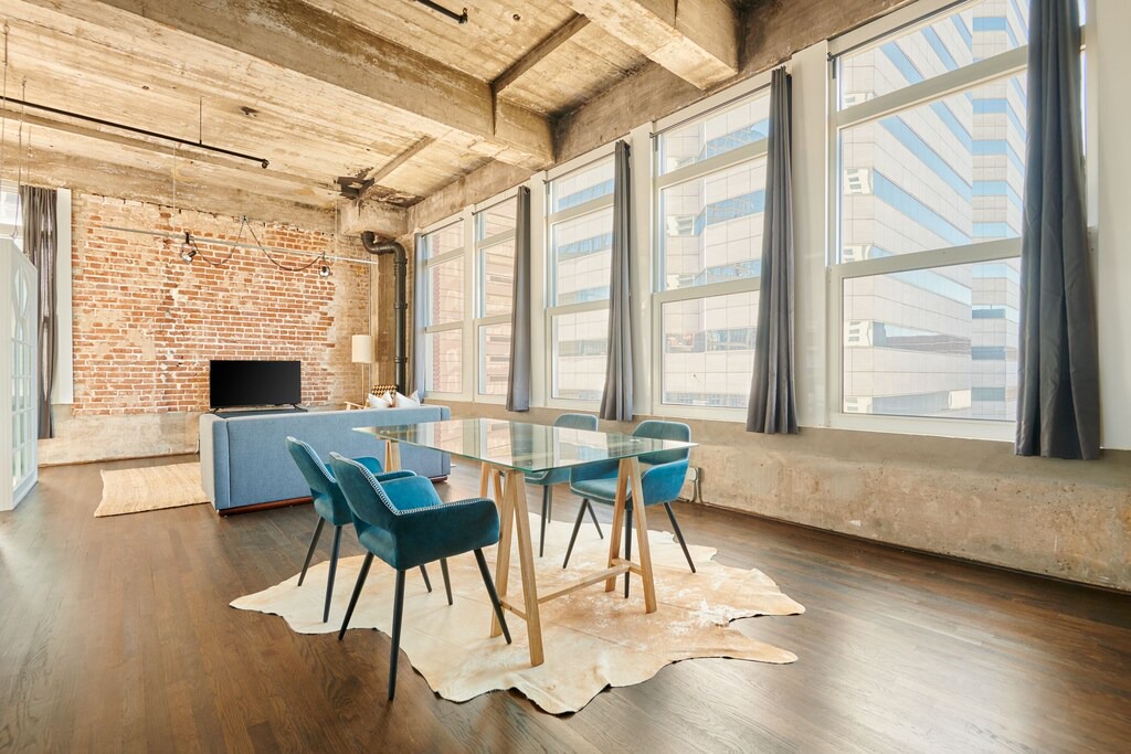 Photo of Livingroom in Theater District
