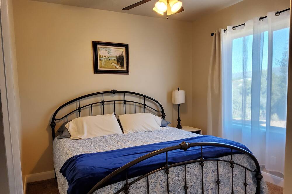 Photo of Bedroom in New Harmony