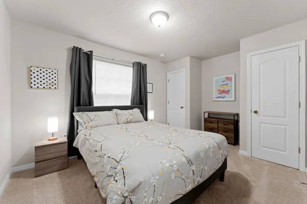 Photo of Bedroom in Royal Oak Golf Country Club