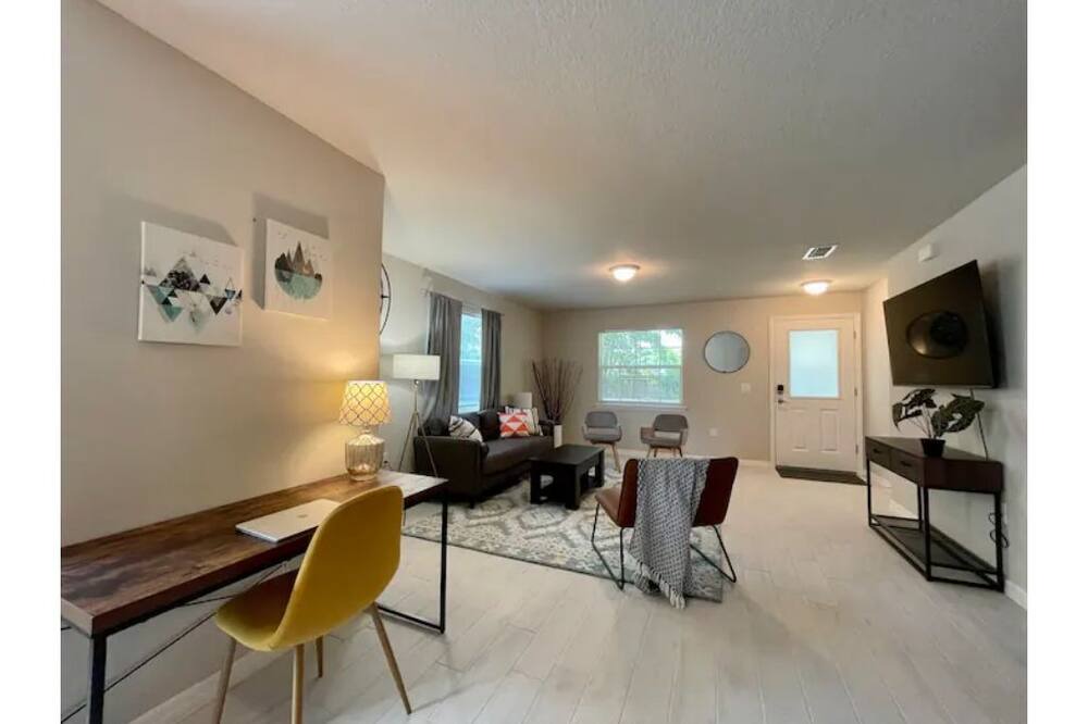 Photo of Bedroom in Royal Oak Golf Country Club
