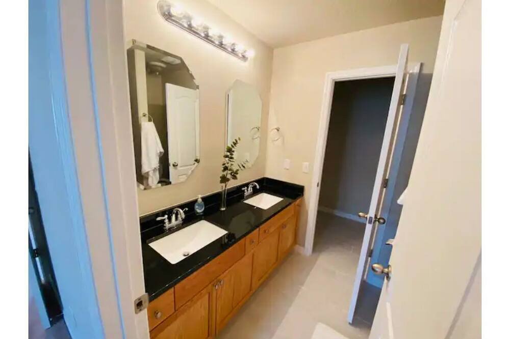 Photo of Bathroom in Royal Oak Golf Country Club