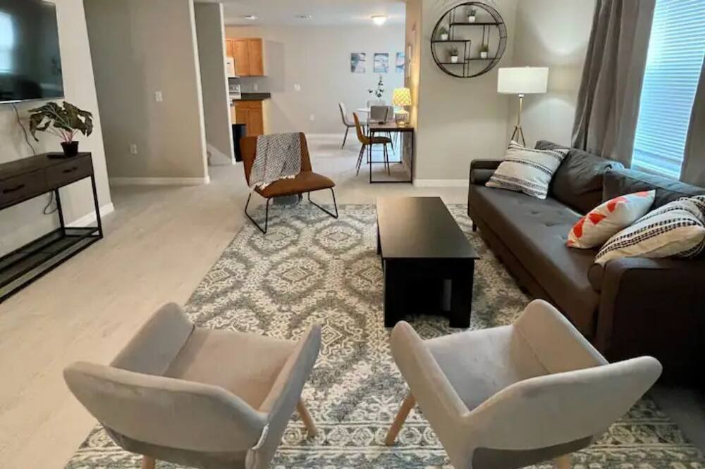 Photo of Livingroom in Royal Oak Golf Country Club