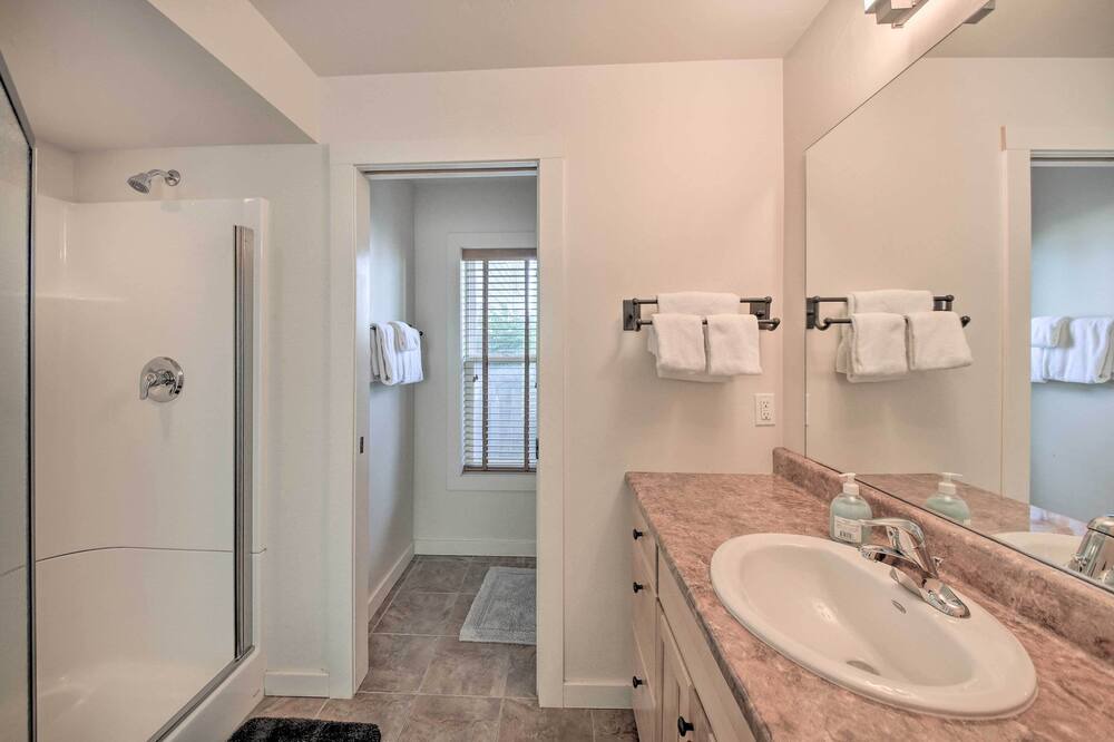 Photo of Bathroom in Hope